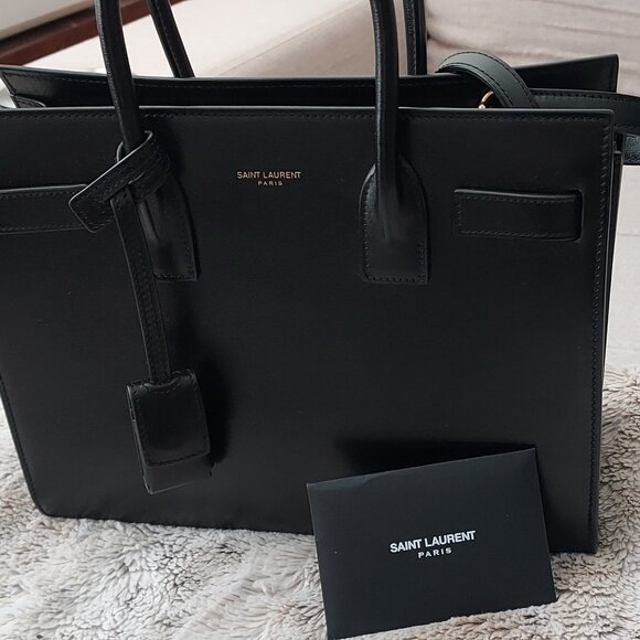 Sac De Jour Nano Top-Handle Bag in Smooth Leather - Picture 3 of 9